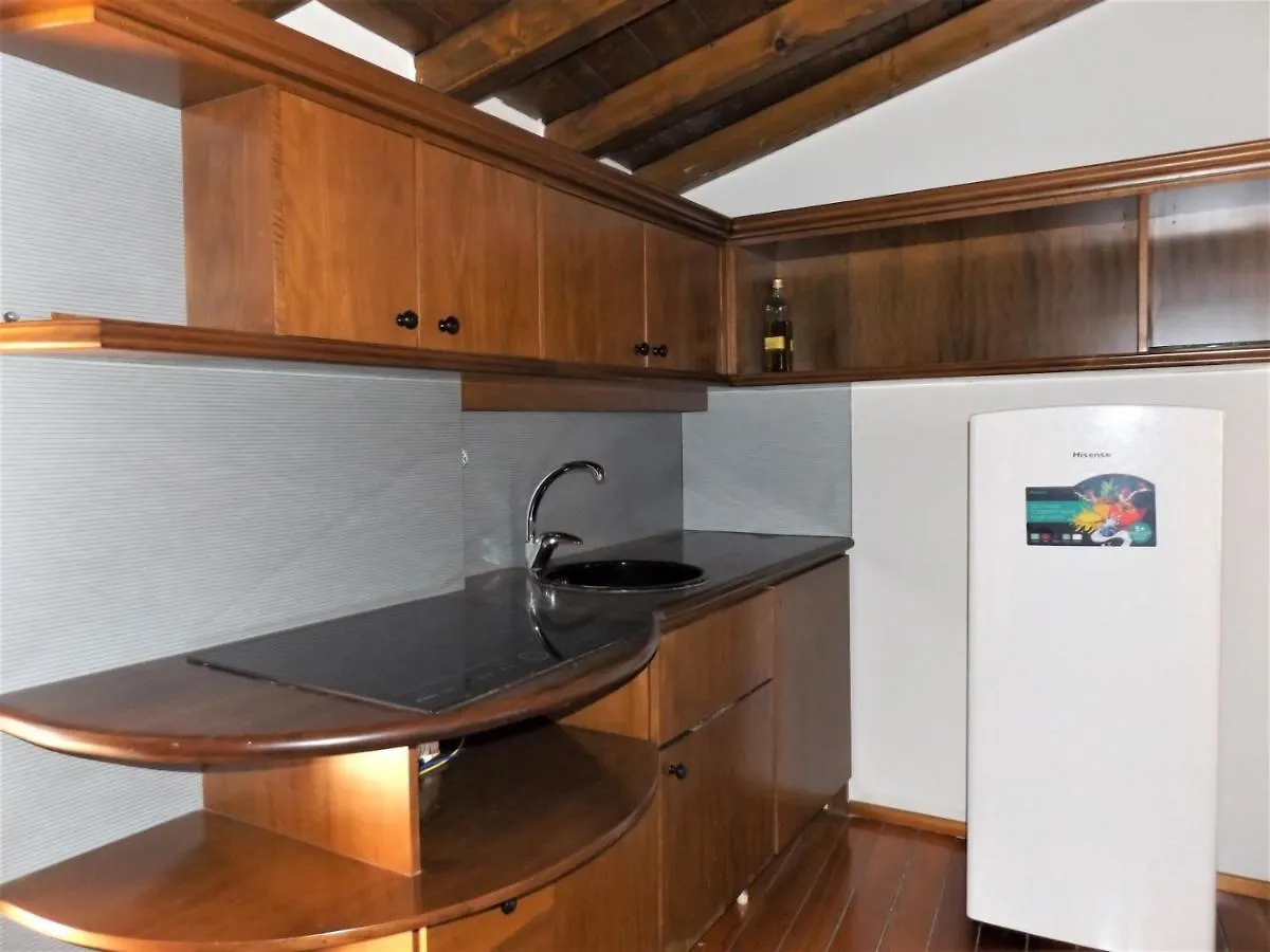 בית נופש הוילה גארדה Casa Catullo איטליה